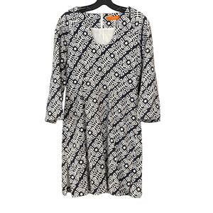 CK Bradley Geometric Dress Womans Sz 6 Blue White Bell Sleeves Classic Timeless